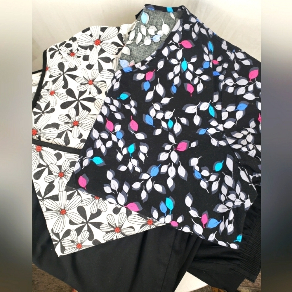 Lot of 4 Scrub Pieces 2 Tops and 2 pair of Black Pants Sz XL